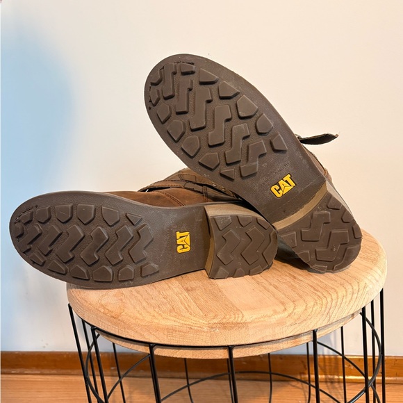 Stylish Brown Suede Leather Combat Boots with Buckle Accents - Picture 3 of 4